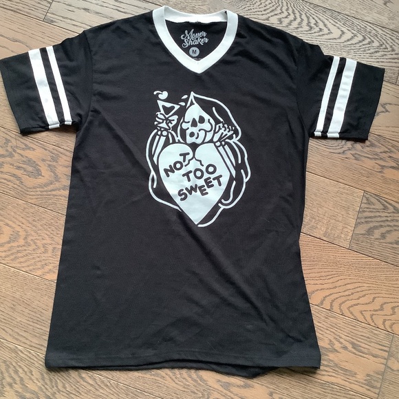 NWOT - Graphic Tee - Picture 1 of 3